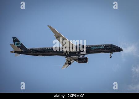 Embraer E195-E2 auf der Farnborough International Airshow 2024 Stockfoto