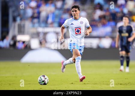 4. August 2024: Cruz Azul-Mittelfeldspieler Lorenzo Faravelli (8) jagt den Ball in der ersten Hälfte eines Liga-Cup-Spiels gegen die Philadelphia Union im Subaru Park in Chester, Pennsylvania. Kyle Rodden/CSM Stockfoto