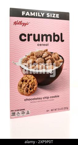 Winneconne, WI - 26. September 2022: Ein Paket Kelloggs Crumbl Chocolatey Chip Cookie Cereal auf einem isolierten Hintergrund. Stockfoto