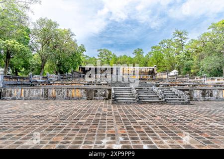 Grab von König Gia Long, Stadt Hue, Vietnam - 19. Juli 2024: Das Grab von König Gia Long (UNESCO-Weltkulturerbe) eine berühmte historische Stätte in Hue, Vietnam. Stockfoto