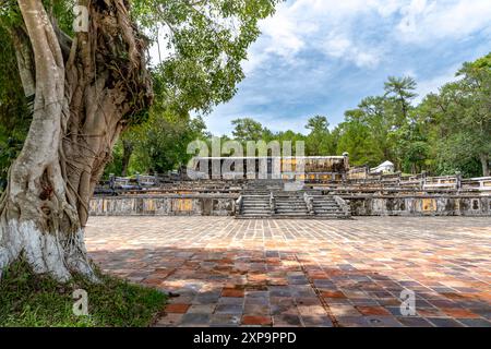 Grab von König Gia Long, Stadt Hue, Vietnam - 19. Juli 2024: Das Grab von König Gia Long (UNESCO-Weltkulturerbe) eine berühmte historische Stätte in Hue, Vietnam. Stockfoto