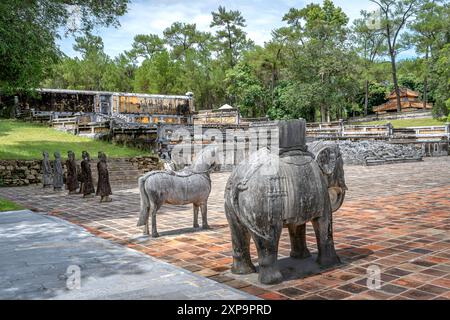 Grab von König Gia Long, Stadt Hue, Vietnam - 19. Juli 2024: Das Grab von König Gia Long (UNESCO-Weltkulturerbe) eine berühmte historische Stätte in Hue, Vietnam. Stockfoto