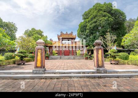 Grab von König Gia Long, Stadt Hue, Vietnam - 19. Juli 2024: Das Grab von König Gia Long (UNESCO-Weltkulturerbe) eine berühmte historische Stätte in Hue, Vietnam. Stockfoto
