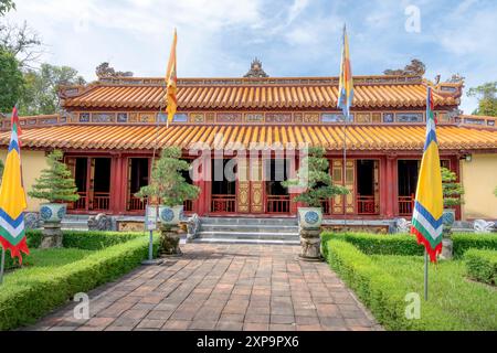 Grab von König Gia Long, Stadt Hue, Vietnam - 19. Juli 2024: Das Grab von König Gia Long (UNESCO-Weltkulturerbe) eine berühmte historische Stätte in Hue, Vietnam. Stockfoto