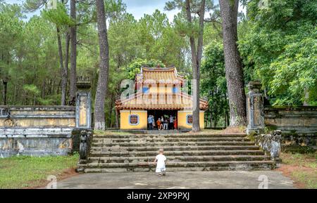 Grab von König Gia Long, Stadt Hue, Vietnam - 19. Juli 2024: Das Grab von König Gia Long (UNESCO-Weltkulturerbe) eine berühmte historische Stätte in Hue, Vietnam. Stockfoto