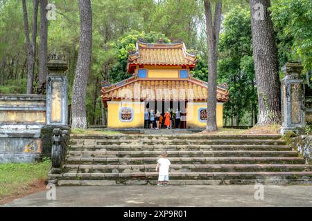 Grab von König Gia Long, Stadt Hue, Vietnam - 19. Juli 2024: Das Grab von König Gia Long (UNESCO-Weltkulturerbe) eine berühmte historische Stätte in Hue, Vietnam. Stockfoto