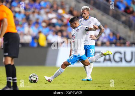 4. August 2024: Cruz Azul Mittelfeldspieler Ignacio Rivero (15) schießt den Ball in der ersten Hälfte eines Liga-Cup-Spiels gegen die Philadelphia Union im Subaru Park in Chester, Pennsylvania. Kyle Rodden/CSM Stockfoto