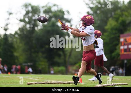 Ashburn, Virginia, USA. 4. August 2024: Washington Commanders Wide Receiver Luke McCaffrey (12) im Trainingslager der Washington Commanders im INOVA Sports Performance Center in Ashburn, Virginia Reggie Hildred/CSM Credit: CAL Sport Media/Alamy Live News Stockfoto