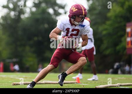 Ashburn, Virginia, USA. 4. August 2024: Washington Commanders Wide Receiver Luke McCaffrey (12) im Trainingslager der Washington Commanders im INOVA Sports Performance Center in Ashburn, Virginia Reggie Hildred/CSM Credit: CAL Sport Media/Alamy Live News Stockfoto