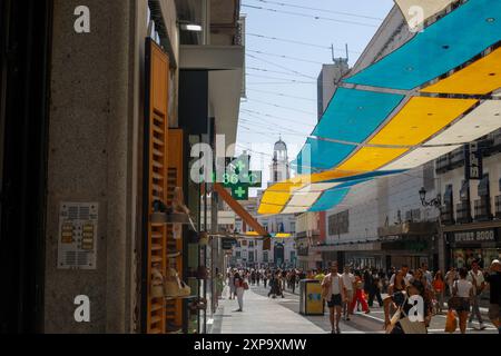 Madrid, Spanien. August 2024. Ein Thermometer misst 36 Grad Celsius im Zentrum von Madrid. Spanien leidet heutzutage unter aufeinanderfolgenden Hitzewellen. Quelle: SOPA Images Limited/Alamy Live News Stockfoto