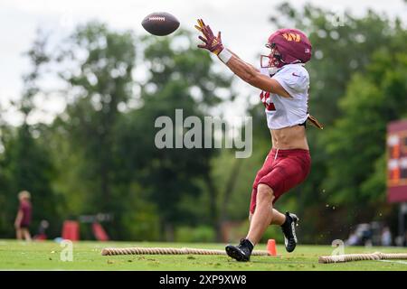 Ashburn, Virginia, USA. 4. August 2024: Washington Commanders Wide Receiver Luke McCaffrey (12) im Trainingslager der Washington Commanders im INOVA Sports Performance Center in Ashburn, Virginia Reggie Hildred/CSM Credit: CAL Sport Media/Alamy Live News Stockfoto