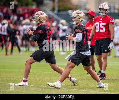 Santa Clara, Kalifornien, USA. Aug 04 2024 Santa Clara U.S.A CA San Francisco 49ers, die Quarterback Brock Purdy(13) und Brandon Allen(17)im San Francisco 49ers Training Camp Day 10 in der SAP Performance Facility in Levi's Stadium Santa Clara Calif. Durchlaufen Thurman James/CSM (Credit Image: © Thurman James/Cal Sport Media) Credit: CAL Sport Media/Alamy Live News Stockfoto