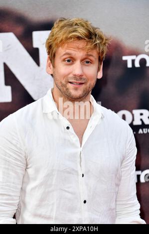 Steve Windolf bei der Deutschlandpremiere des Kinofilms 'Horizon' im Zoo Palast. Berlin, 04.08.2024 Stockfoto