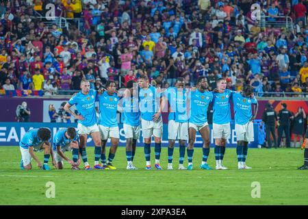 Orlando, Florida, USA, 30. Juli 2024, die Spieler des Manchester City FC stehen im Camping World Stadium, während sie den Elfmeterschießen während der FC-Serie 2024 beobachten. (Foto: Marty Jean-Louis/Alamy Live News Stockfoto