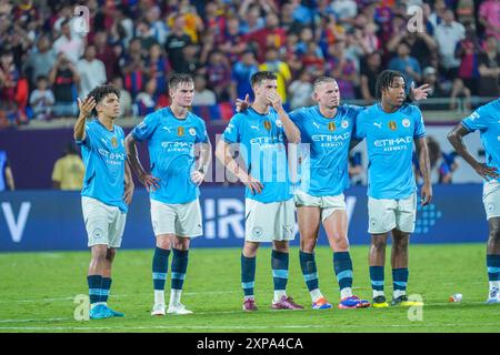 Orlando, Florida, USA, 30. Juli 2024, Spieler von Manchester City FC sehen sich das Hosenschießen während der FC-Serie 2024 im Camping World Stadium an. (Foto: Marty Jean-Louis/Alamy Live News Stockfoto