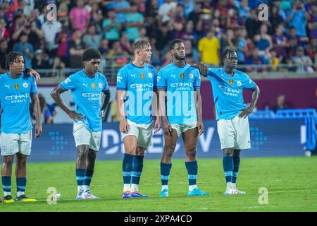 Orlando, Florida, USA, 30. Juli 2024, Spieler von Manchester City FC sehen sich das Hosenschießen während der FC-Serie 2024 im Camping World Stadium an. (Foto: Marty Jean-Louis/Alamy Live News Stockfoto