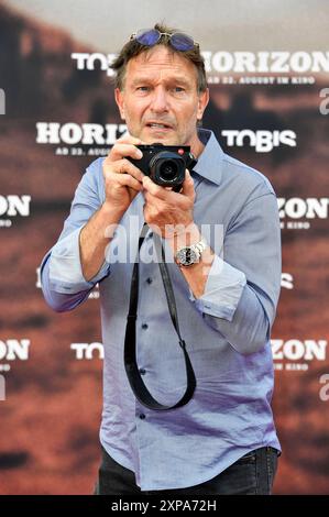 Thomas Kretschmann bei der Deutschlandpremiere des Kinofilms Horizon: An American Saga - Chapter 1 im Zoo Palast. Berlin, 04.08.2024 *** Thomas Kretschmann bei der deutschen Premiere des Films Horizon an American Saga Chapter 1 im Zoo Palast Berlin, 04 08 2024 Foto:Xn.xKubelkax/xFuturexImagex Horizon 4957 Stockfoto