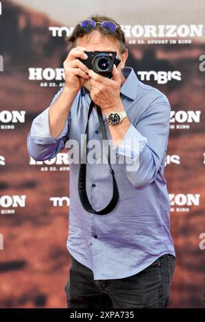 Thomas Kretschmann bei der Deutschlandpremiere des Kinofilms Horizon: An American Saga - Chapter 1 im Zoo Palast. Berlin, 04.08.2024 *** Thomas Kretschmann bei der deutschen Premiere des Films Horizon an American Saga Chapter 1 im Zoo Palast Berlin, 04 08 2024 Foto:Xn.xKubelkax/xFuturexImagex Horizon 4954 Stockfoto