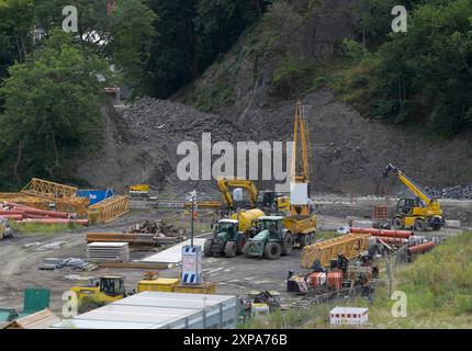 DEU , DEUTSCHLAND : nach der Flutkatastrophe / Unwetterkatastrophe im Ahrtal im Juli 2021 baut die Bahn AG die Ahrtalbahn neu , hier in Marienthal , 17.07.2024 DEU , DEUTSCHLAND : nach der Hochwasserkatastrophe im Ahrtal im Juli 2021 baut die Deutsche Bahn AG hier in Marienthal , 17.07.2024 *** DEU , die zerstörte Ahrtalbahn wieder auf DEUTSCHLAND nach der Hochwasserkatastrophe im Ahrtal im Juli 2021 baut die Deutsche Bahn AG die zerstörte Ahrtalbahn wieder auf, hier in Marienthal, 17 07 2024 DEU, DEUTSCHLAND nach der Hochwasserkatastrophe im Ahrtal im Juli 2021 die Deutsche B Stockfoto