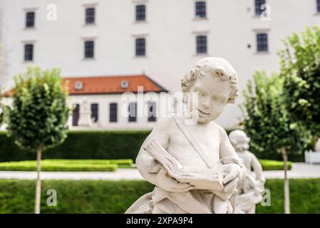 Statuen im Barockgarten von Bratislava Stockfoto