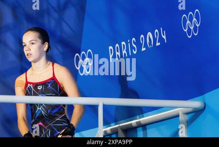 PARIS - Else Praasterink während des runden Turms 10 m Planke während der Olympischen Spiele. ANP IRIS VAN DEN BROEK Stockfoto