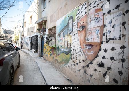 Jenin, Palästina. Juli 2024. Ein Wandbild im Flüchtlingslager Jenin, im besetzten Westjordanland. Im Juli gab der in den Haag ansässige Internationale Gerichtshof ein Gutachten heraus, in dem er besagte, dass Israel seit 57 Jahren das Westjordanland und Ostjerusalem illegal besetzt hat. (Foto: Sally Hayden/SOPA Images/SIPA USA) Credit: SIPA USA/Alamy Live News Stockfoto