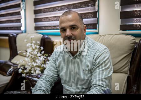 Jenin, Palästina. Juli 2024. Wisam Baker, der Direktor des Regierungskrankenhauses Jenin, sagte, Jenin sei eine „Kriegszone“. Im Juli gab der in den Haag ansässige Internationale Gerichtshof ein Gutachten heraus, in dem er besagte, dass Israel seit 57 Jahren das Westjordanland und Ostjerusalem illegal besetzt hat. (Foto: Sally Hayden/SOPA Images/SIPA USA) Credit: SIPA USA/Alamy Live News Stockfoto