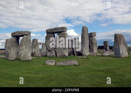 Blick auf Stonehenge, ein prähistorisches megalithisches Gebäude auf der Salisbury Plain in Wiltshire, Stockfoto