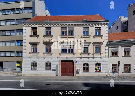 Wien, ehemaliges Hotel Goldenes Lamm, Wiedner Hauptstraße 8 // Wien, ehemaliges Hotel Goldenes Lamm Stockfoto