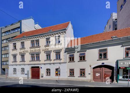 Wien, ehemaliges Hotel Goldenes Lamm, Wiedner Hauptstraße 8 // Wien, ehemaliges Hotel Goldenes Lamm Stockfoto