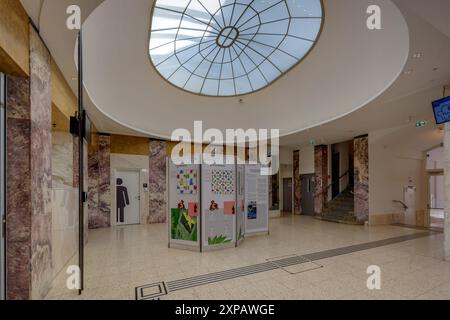 Wien, ehemaliges Hotel Victoria, Favoritenstraße 11, heute Technische Universität // Wien, ehemaliges Hotel Victoria, heute Teil der Technischen Universität Stockfoto