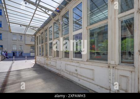 Wien, ehemaliges Hotel Victoria, Favoritenstraße 11, heute Technische Universität // Wien, ehemaliges Hotel Victoria, heute Teil der Technischen Universität Stockfoto