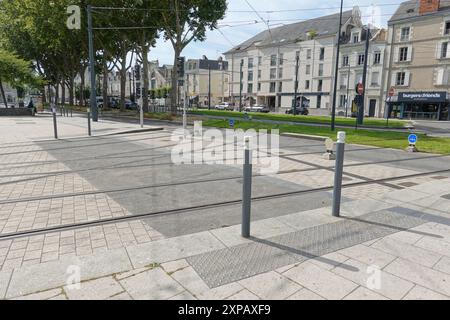 Frankreich, Angers, Straßenbahn, Place Mitterand, Gestaltung von Richez Associes // France, Angers, Tramway, Place Mitterand, Design by Richez Associe Stockfoto