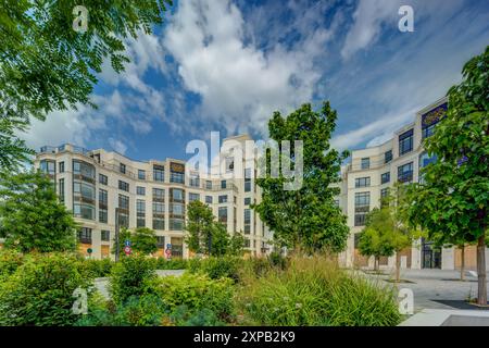 Marne-la-Vallée, Chessy, Nouveau Art Deco, Bürogebäude 'Jade' und 'Fitzgerald' // Marne-la-Vallée, Chessy, Modern Art Deco Architecture, Office Buildi Stockfoto