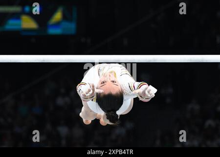 Nina Derwael ( BEL ), Kunstturnen, Women'Endspiel der Uneven Bars während der Olympischen Spiele 2024 in Paris am 4. August 2024 in der Arena Bercy in Paris, Frankreich Stockfoto