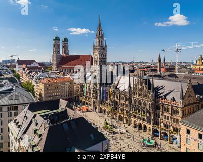 Luftbild auf Marienplatz Rathaus und Frauenkirche in München, Deutschland Stockfoto