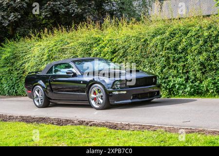 2007 Black Ford Mustang GT California CS Special Sports Car 4,6 Liter Motor. Der GT/CS war als Coupé oder Cabriolet mit Schaltgetriebe oder Automatikgetriebe erhältlich und kam zum Leyland Festival in Worden Park Motor Village Stockfoto