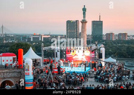 24. Mai 2024, Belgrad, Serbien: Profi-Boxveranstaltung in Kalemegdan mit der ikonischen Pobednik-Statue Stockfoto