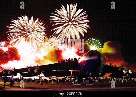 Samstagabend Airshow, 27. Juli. 2024 EAA Airventure. Stockfoto