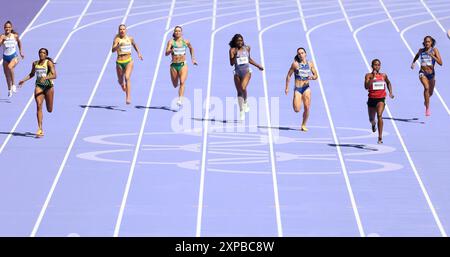 Paris, Frankreich. August 2024. Salwa Eid Naser (2. R) aus Bahrain tritt während der 1. Leichtathletik-400-m-Runde der Frauen bei den Olympischen Spielen 2024 in Paris, Frankreich, am 5. August 2024 an. Quelle: Li Ying/Xinhua/Alamy Live News Stockfoto