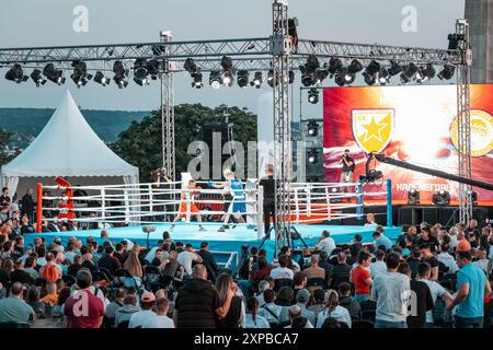 24. Mai 2024, Belgrad, Serbien: Serbische Profi-Boxer zeigen starke sportliche Fähigkeiten in einem Meisterschaftsspiel Stockfoto