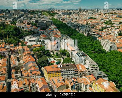 Blick Aus Der Vogelperspektive Auf Die Wunderschöne Lissabonner Stadt Restauradores Platz. Hochwertige 4K-Aufnahmen Stockfoto