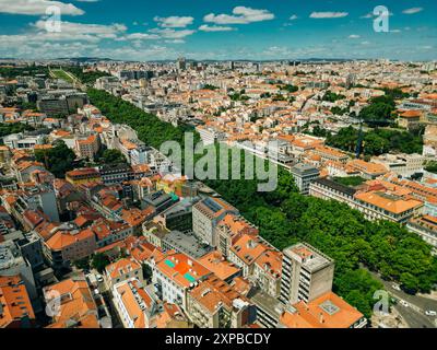 Blick Aus Der Vogelperspektive Auf Die Wunderschöne Lissabonner Stadt Restauradores Platz. Hochwertige 4K-Aufnahmen Stockfoto