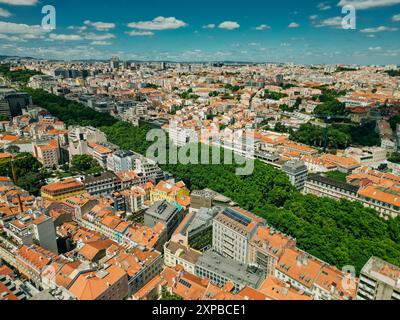 Blick Aus Der Vogelperspektive Auf Die Wunderschöne Lissabonner Stadt Restauradores Platz. Hochwertige 4K-Aufnahmen Stockfoto