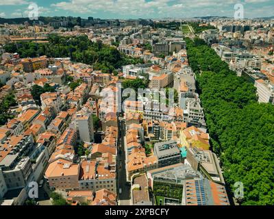 Blick Aus Der Vogelperspektive Auf Die Wunderschöne Lissabonner Stadt Restauradores Platz. Hochwertige 4K-Aufnahmen Stockfoto