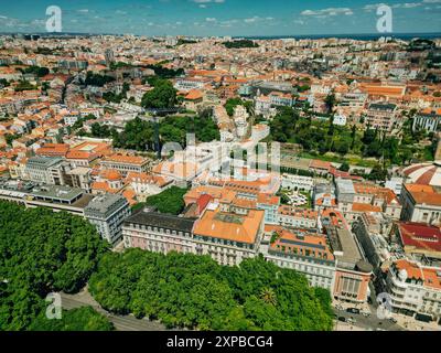 Blick Aus Der Vogelperspektive Auf Die Wunderschöne Lissabonner Stadt Restauradores Platz. Hochwertige 4K-Aufnahmen Stockfoto