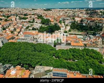 Blick Aus Der Vogelperspektive Auf Die Wunderschöne Lissabonner Stadt Restauradores Platz. Hochwertige 4K-Aufnahmen Stockfoto