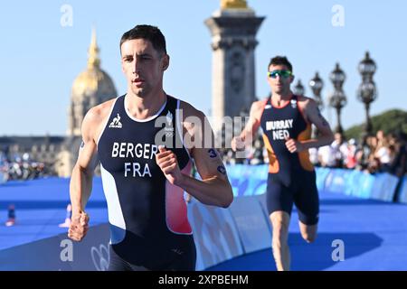 Paris, Frankreich. August 2024. BERGERE Leo (FRA), Triathlon, Mixed Relay während der Olympischen Spiele Paris 2024 am 5. August 2024 im Pont Alexandre III in Paris, Frankreich - Foto Michael Baucher/Panorama/DPPI Media Credit: DPPI Media/Alamy Live News Stockfoto