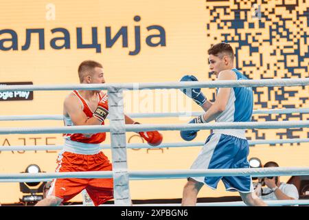 24. Mai 2024, Belgrad, Serbien: Serbischer Boxer, der während eines Kampfes in Belgrad einen kräftigen Schlag liefert Stockfoto