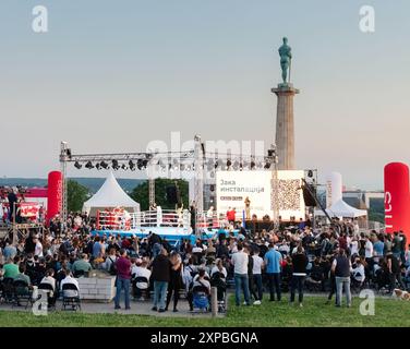 24. Mai 2024, Belgrad, Serbien: Profi-Boxveranstaltung in Kalemegdan mit der ikonischen Pobednik-Statue Stockfoto